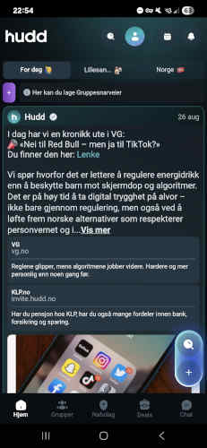 Skjermbilde fra Hudd-appen på Android: For deg-strømmen. Lys tekst på mørk bakgrunn.