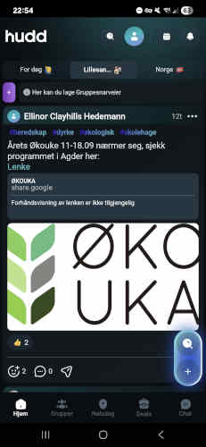 Skjermbilde fra Hudd-appen på Android: Lokalt-strømmen. Lys tekst på mørk bakgrunn.